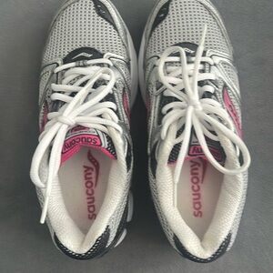 Saucony sz.7 athletic sneakers; gently worn.